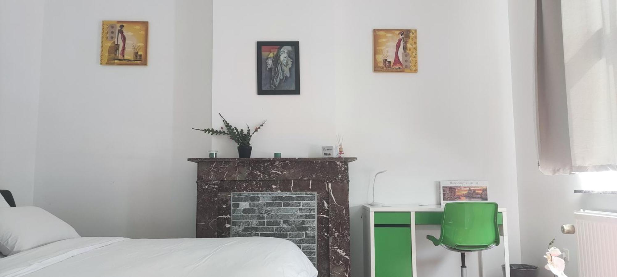 Chambre R0 Avec Salle De Bain Partagee Pres De L'Hopital De La Citadelle A Lutych Exteriér fotografie